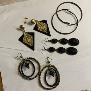 Set of 4 pairs of earrings